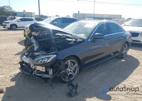 2016 Mercedes-Benz C 300 Sport z USA, uszkodzony, nr VIN 55SWF4JB9GU098293